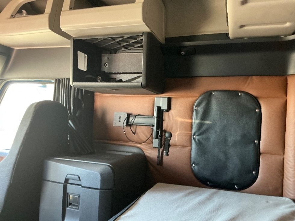 Sleeper Tractor-Heavy Duty Tractors-Freightliner-2020-T12664ST-Dallas-TX-629,720\n\t\tmiles-$ 53,250 - Image 19