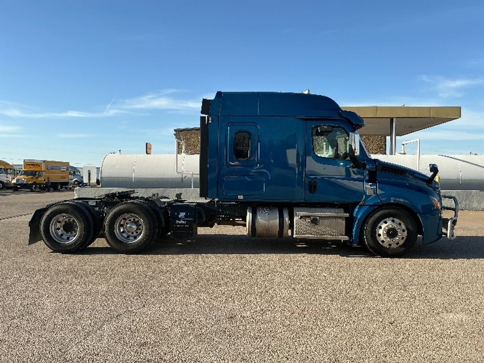 Sleeper Tractor-Heavy Duty Tractors-Freightliner-2020-T12664ST-Dallas-TX-629,720\n\t\tmiles-$ 53,250 - Image 8