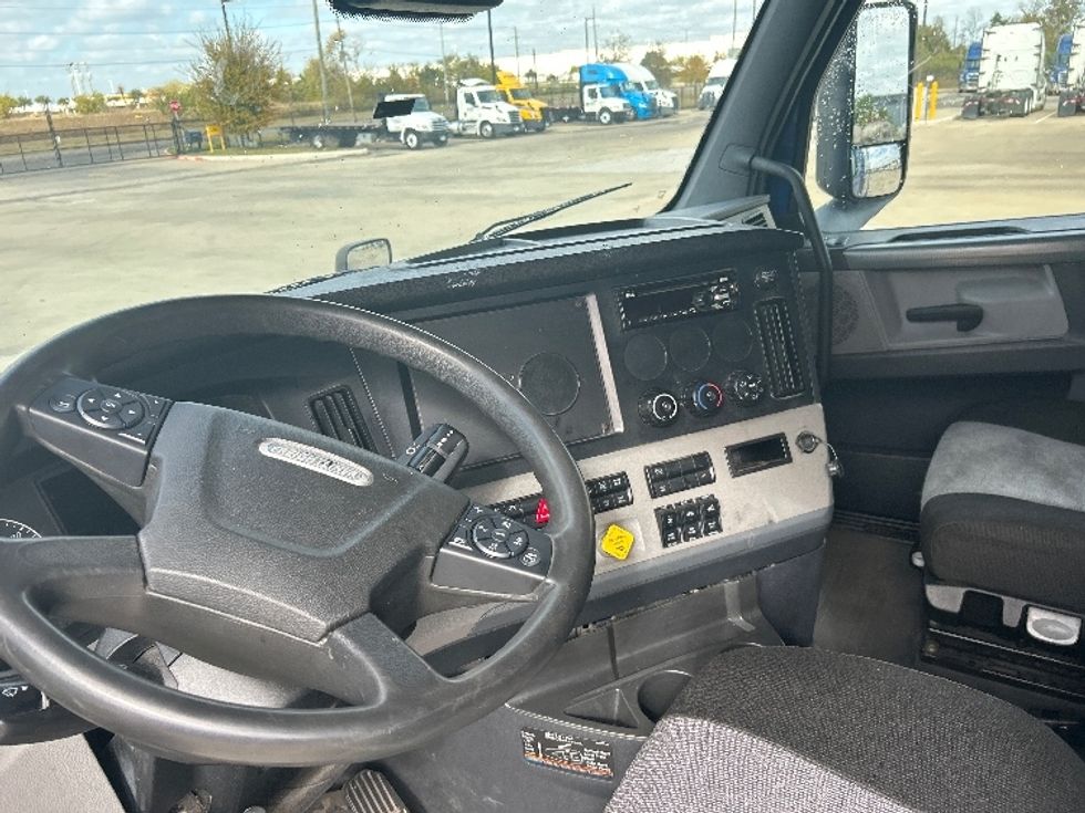 Sleeper Tractor-Heavy Duty Tractors-Freightliner-2020-T12664ST-Dallas-TX-642,432\n\t\tmiles-$ 52,750 - Image 10
