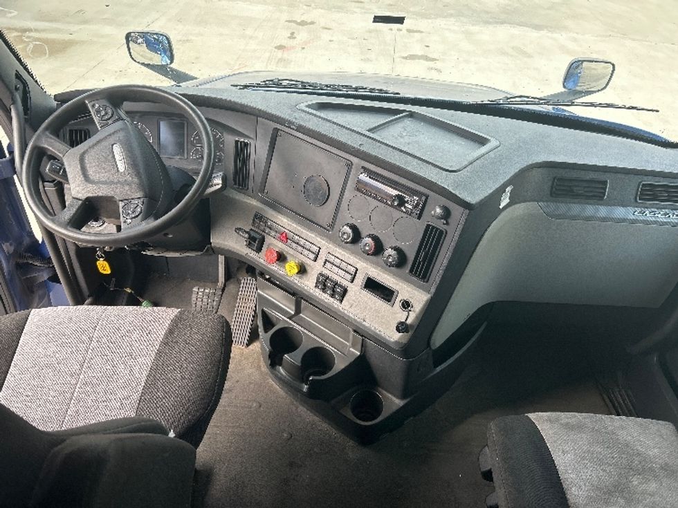 Sleeper Tractor-Heavy Duty Tractors-Freightliner-2020-T12664ST-Dallas-TX-642,432\n\t\tmiles-$ 52,750 - Image 12