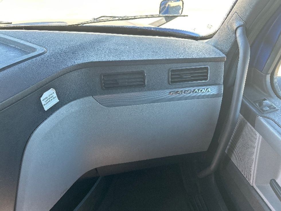 Sleeper Tractor-Heavy Duty Tractors-Freightliner-2020-T12664ST-Dallas-TX-642,432\n\t\tmiles-$ 52,750 - Image 14