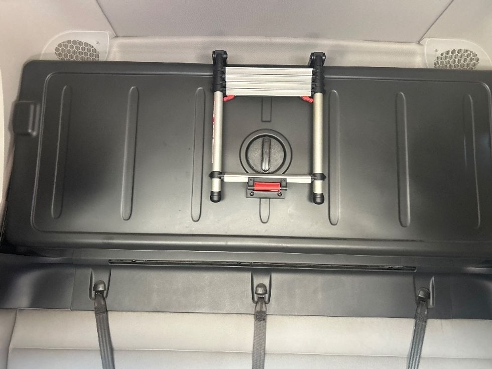 Sleeper Tractor-Heavy Duty Tractors-Freightliner-2020-T12664ST-Dallas-TX-642,432\n\t\tmiles-$ 52,750 - Image 17