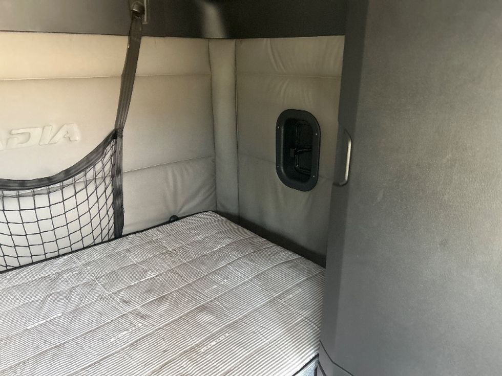 Sleeper Tractor-Heavy Duty Tractors-Freightliner-2020-T12664ST-Dallas-TX-642,432\n\t\tmiles-$ 52,750 - Image 18