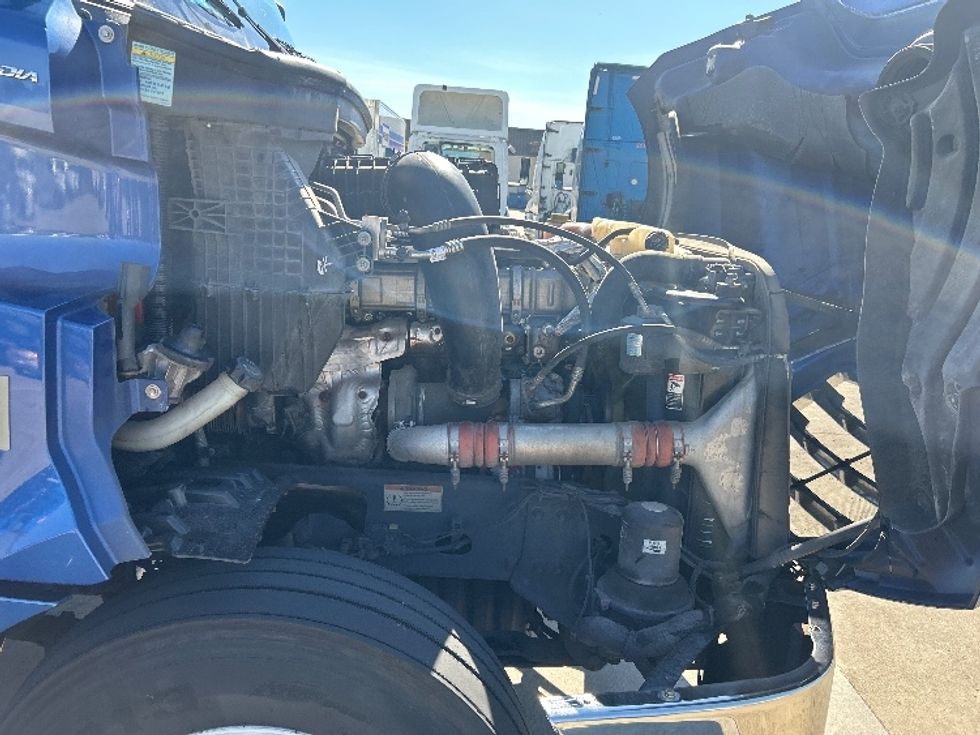 Sleeper Tractor-Heavy Duty Tractors-Freightliner-2020-T12664ST-Dallas-TX-642,432\n\t\tmiles-$ 52,750 - Image 20