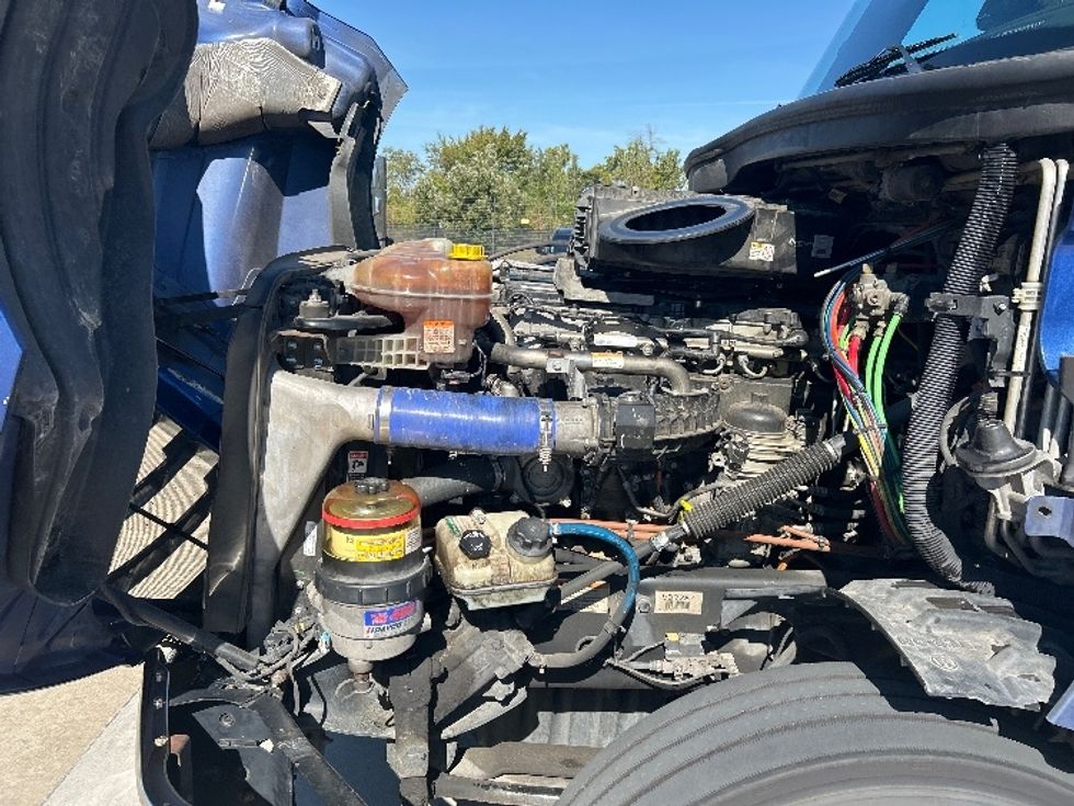 Sleeper Tractor-Heavy Duty Tractors-Freightliner-2020-T12664ST-Dallas-TX-642,432\n\t\tmiles-$ 52,750 - Image 21