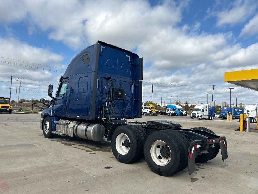 Sleeper Tractor-Heavy Duty Tractors-Freightliner-2020-T12664ST-Dallas-TX-642,432\n\t\tmiles-$ 52,750 - Image 5