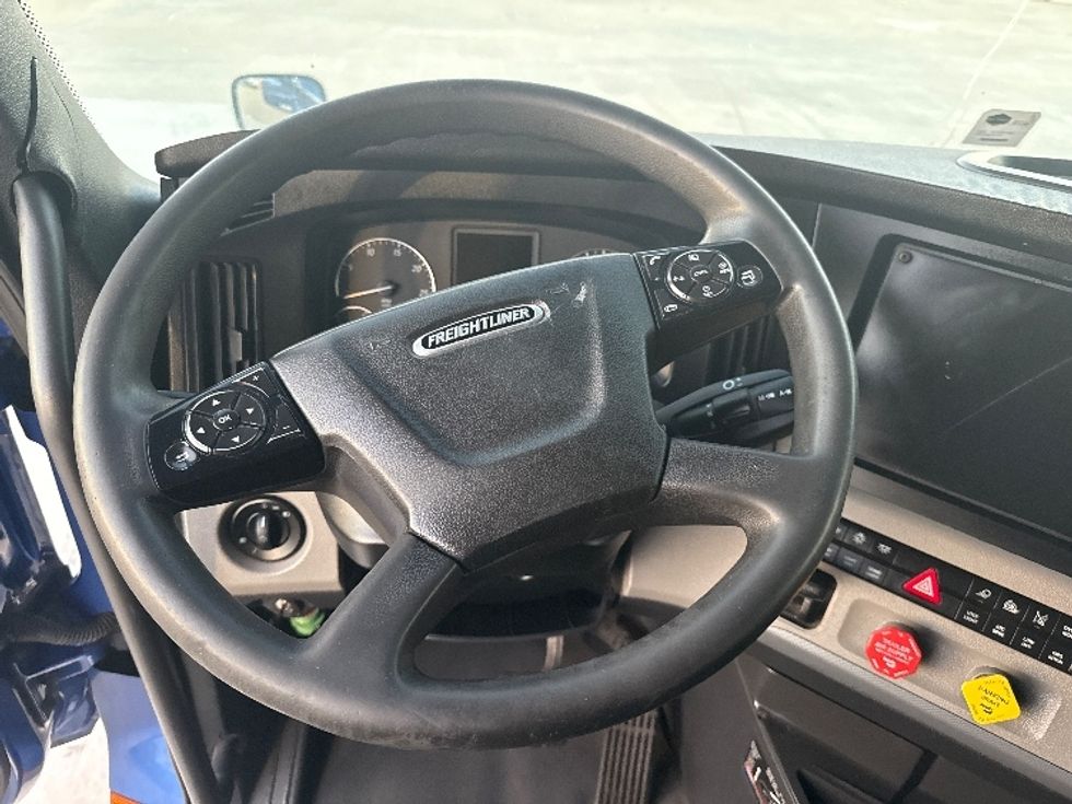Sleeper Tractor-Heavy Duty Tractors-Freightliner-2020-T12664ST-Dallas-TX-661,898\n\t\tmiles-$ 52,000 - Image 11