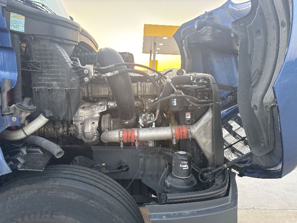 Sleeper Tractor-Heavy Duty Tractors-Freightliner-2020-T12664ST-Dallas-TX-661,898\n\t\tmiles-$ 52,000 - Image 18