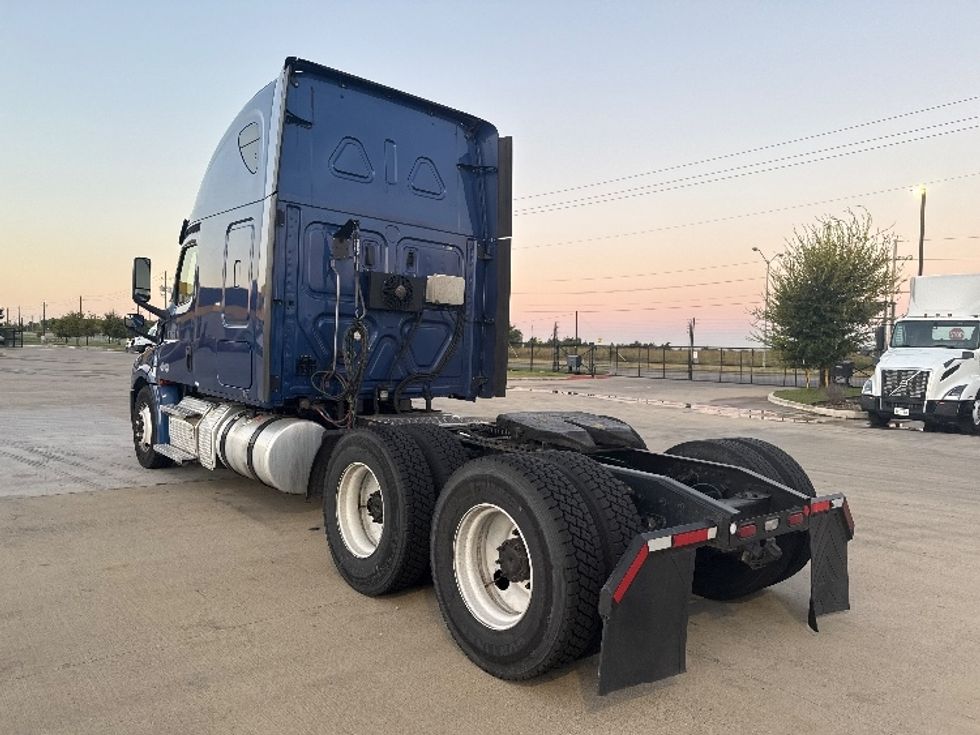 Sleeper Tractor-Heavy Duty Tractors-Freightliner-2020-T12664ST-Dallas-TX-661,898\n\t\tmiles-$ 52,000 - Image 5