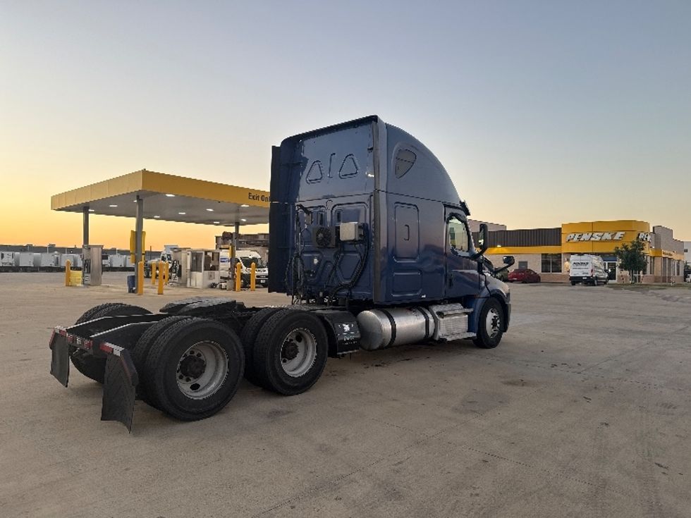 Sleeper Tractor-Heavy Duty Tractors-Freightliner-2020-T12664ST-Dallas-TX-661,898\n\t\tmiles-$ 52,000 - Image 7