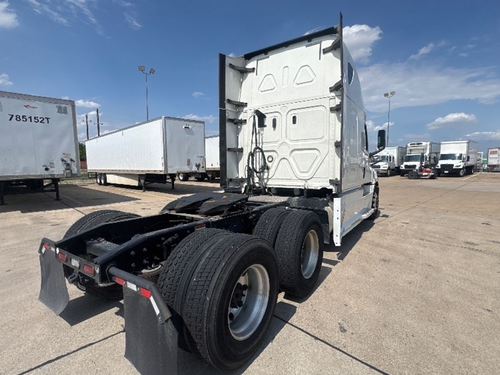 Sleeper Tractor-Heavy Duty Tractors-Freightliner-2020-T12664ST-Dallas-TX-690,006\n\t\tmiles-$ 43,000 - Image 7