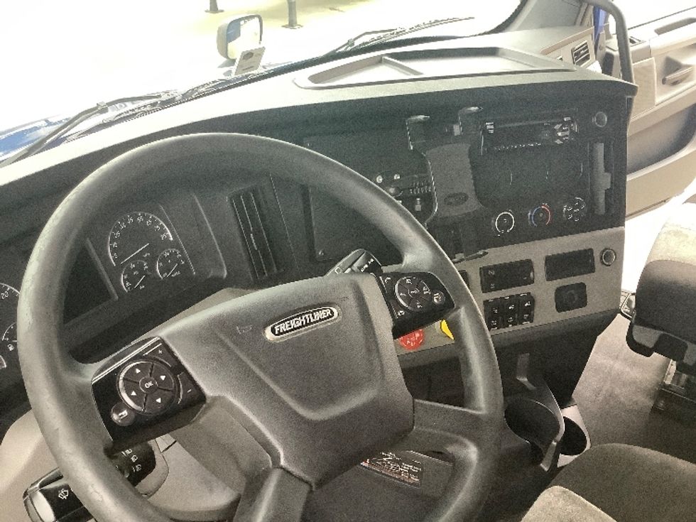 Sleeper Tractor-Heavy Duty Tractors-Freightliner-2020-T12664ST-Dallas-TX-696,800\n\t\tmiles-$ 54,750 - Image 10