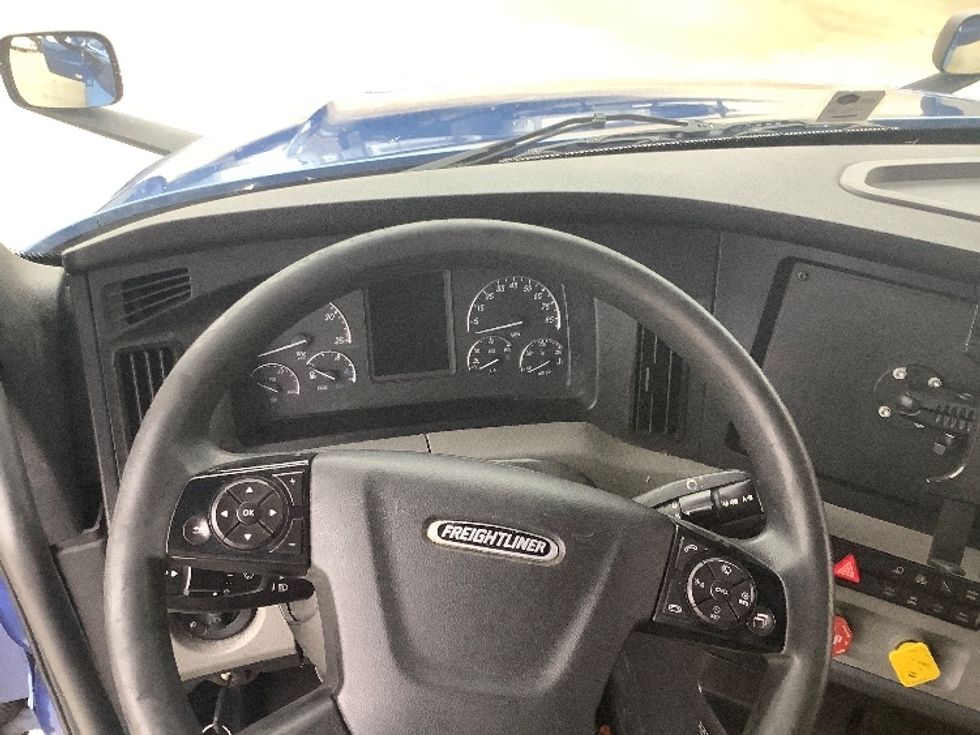 Sleeper Tractor-Heavy Duty Tractors-Freightliner-2020-T12664ST-Dallas-TX-696,800\n\t\tmiles-$ 54,750 - Image 11