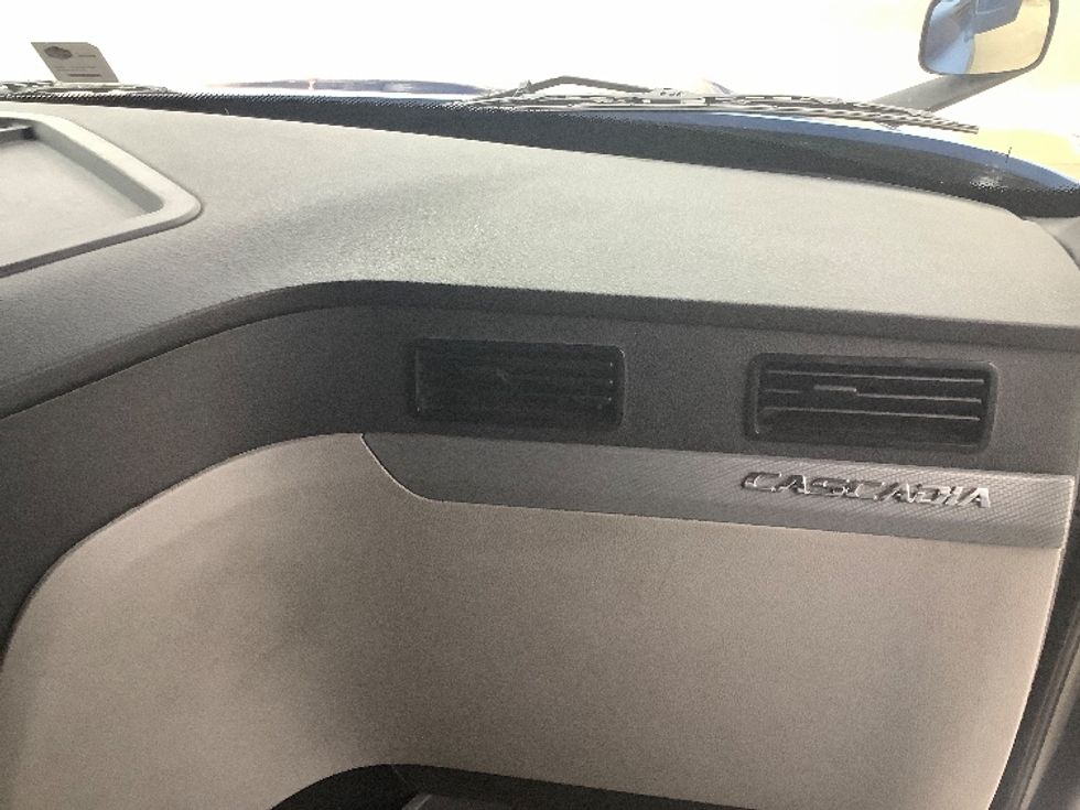 Sleeper Tractor-Heavy Duty Tractors-Freightliner-2020-T12664ST-Dallas-TX-696,800\n\t\tmiles-$ 54,750 - Image 14