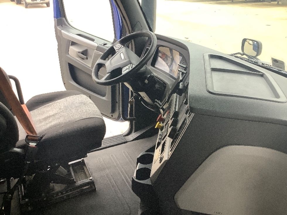 Sleeper Tractor-Heavy Duty Tractors-Freightliner-2020-T12664ST-Dallas-TX-696,800\n\t\tmiles-$ 54,750 - Image 15