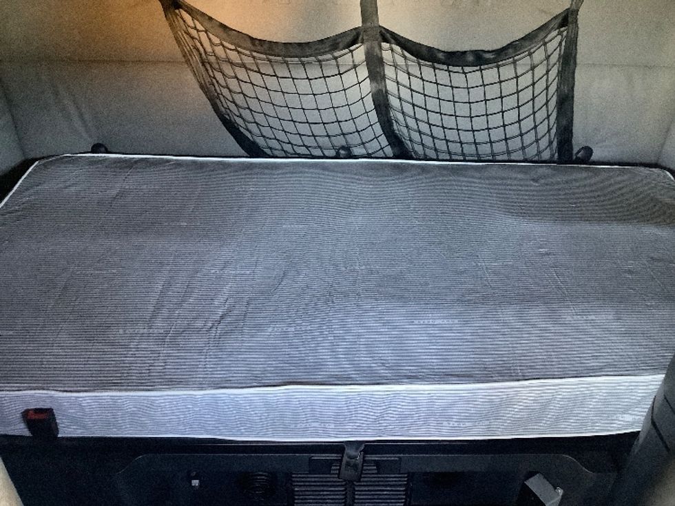 Sleeper Tractor-Heavy Duty Tractors-Freightliner-2020-T12664ST-Dallas-TX-696,800\n\t\tmiles-$ 54,750 - Image 16