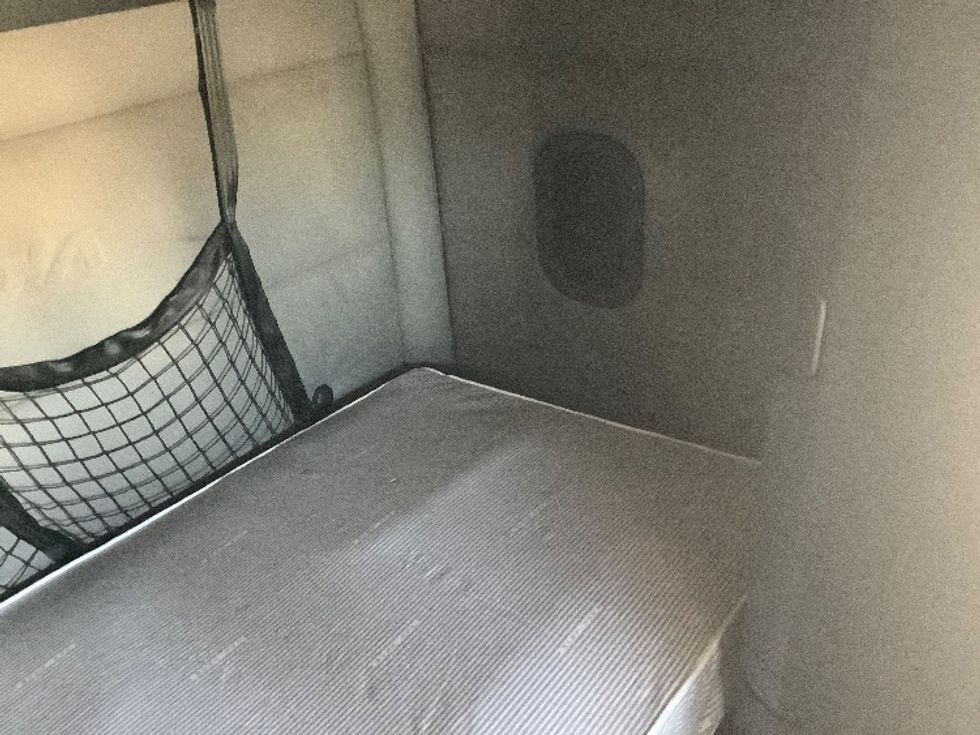 Sleeper Tractor-Heavy Duty Tractors-Freightliner-2020-T12664ST-Dallas-TX-696,800\n\t\tmiles-$ 54,750 - Image 18