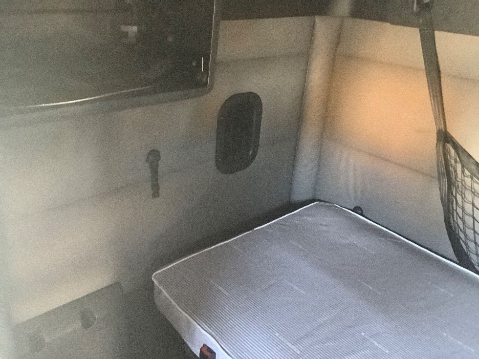 Sleeper Tractor-Heavy Duty Tractors-Freightliner-2020-T12664ST-Dallas-TX-696,800\n\t\tmiles-$ 54,750 - Image 19