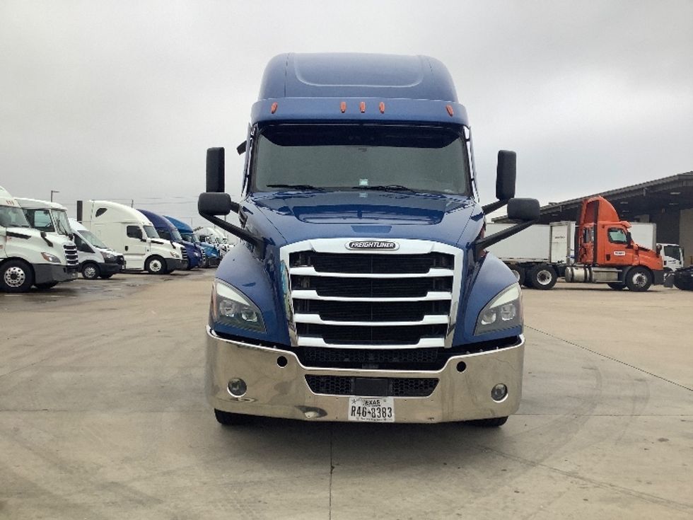 Sleeper Tractor-Heavy Duty Tractors-Freightliner-2020-T12664ST-Dallas-TX-696,800\n\t\tmiles-$ 54,750 - Image 2