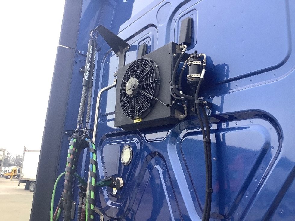 Sleeper Tractor-Heavy Duty Tractors-Freightliner-2020-T12664ST-Dallas-TX-696,800\n\t\tmiles-$ 54,750 - Image 23