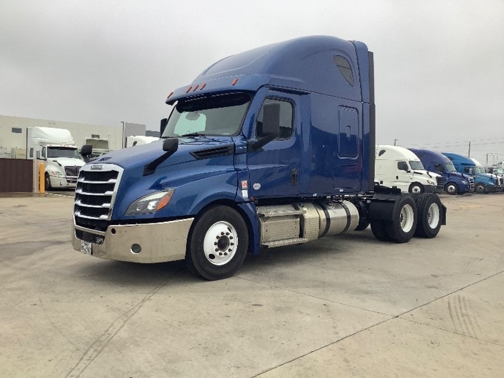 Sleeper Tractor-Heavy Duty Tractors-Freightliner-2020-T12664ST-Dallas-TX-696,800\n\t\tmiles-$ 54,750 - Image 3