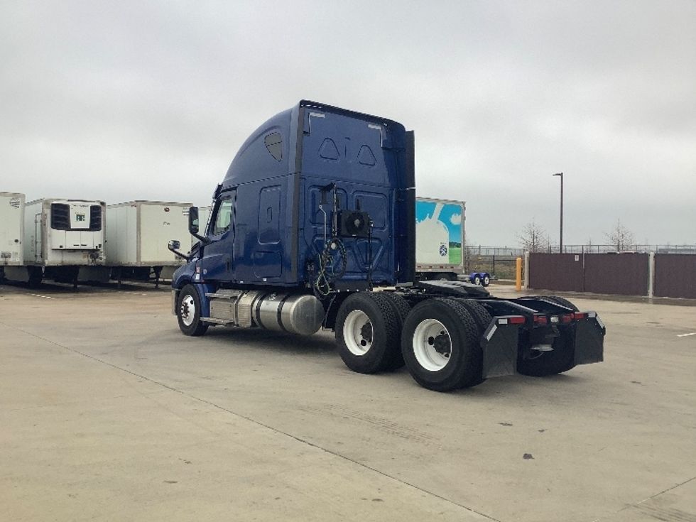 Sleeper Tractor-Heavy Duty Tractors-Freightliner-2020-T12664ST-Dallas-TX-696,800\n\t\tmiles-$ 54,750 - Image 5