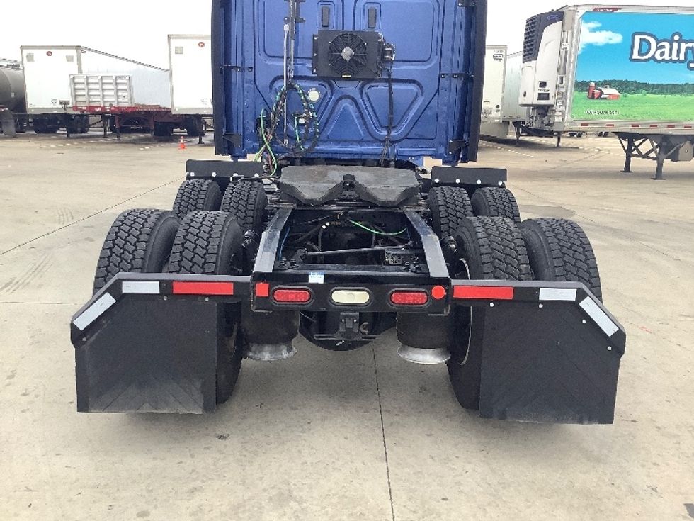 Sleeper Tractor-Heavy Duty Tractors-Freightliner-2020-T12664ST-Dallas-TX-696,800\n\t\tmiles-$ 54,750 - Image 6