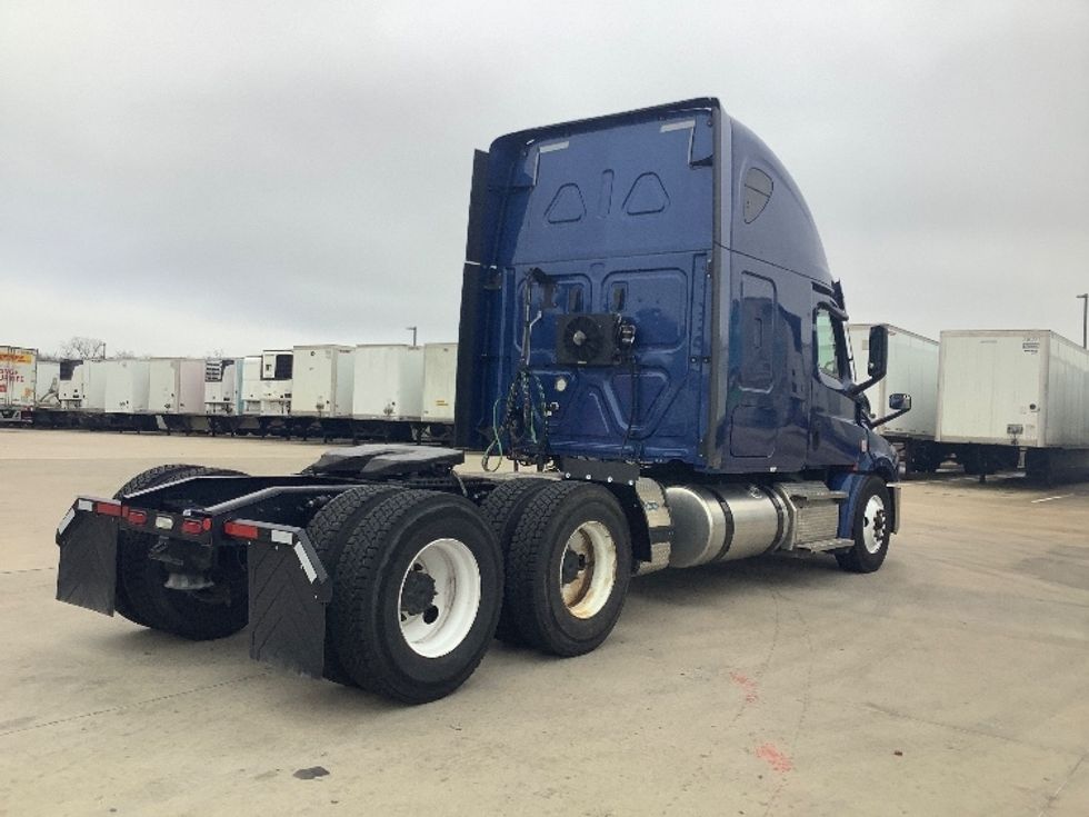 Sleeper Tractor-Heavy Duty Tractors-Freightliner-2020-T12664ST-Dallas-TX-696,800\n\t\tmiles-$ 54,750 - Image 7