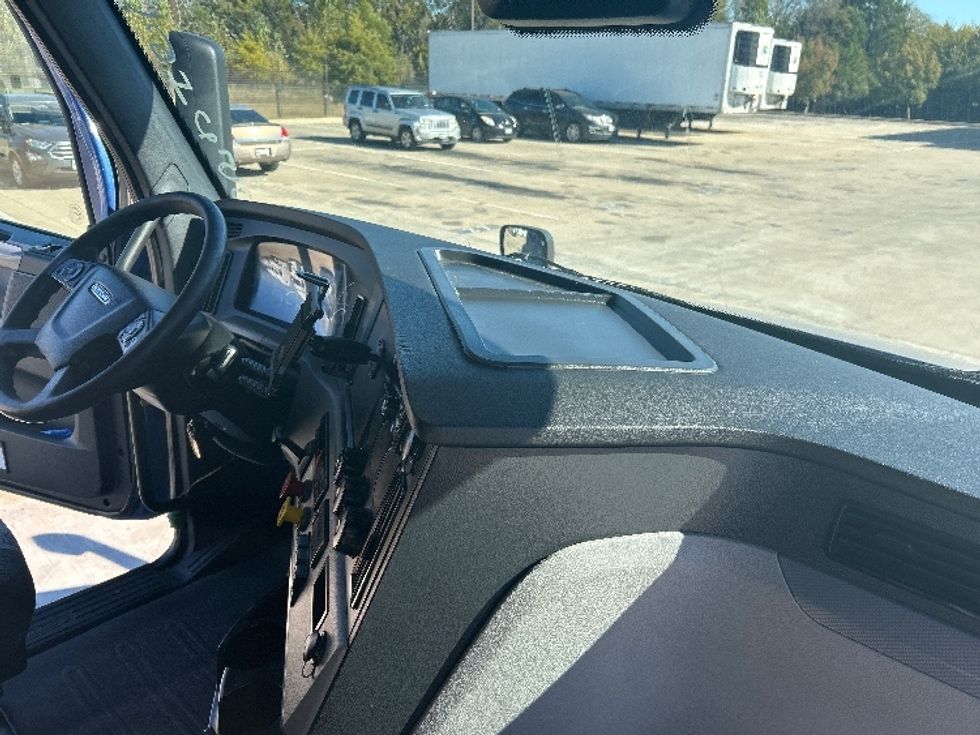 Sleeper Tractor-Heavy Duty Tractors-Freightliner-2020-T12664ST-Dallas-TX-819,520\n\t\tmiles-$ 38,500 - Image 15