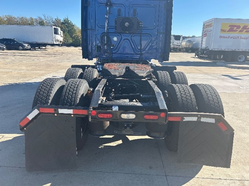 Sleeper Tractor-Heavy Duty Tractors-Freightliner-2020-T12664ST-Dallas-TX-819,520\n\t\tmiles-$ 38,500 - Image 6