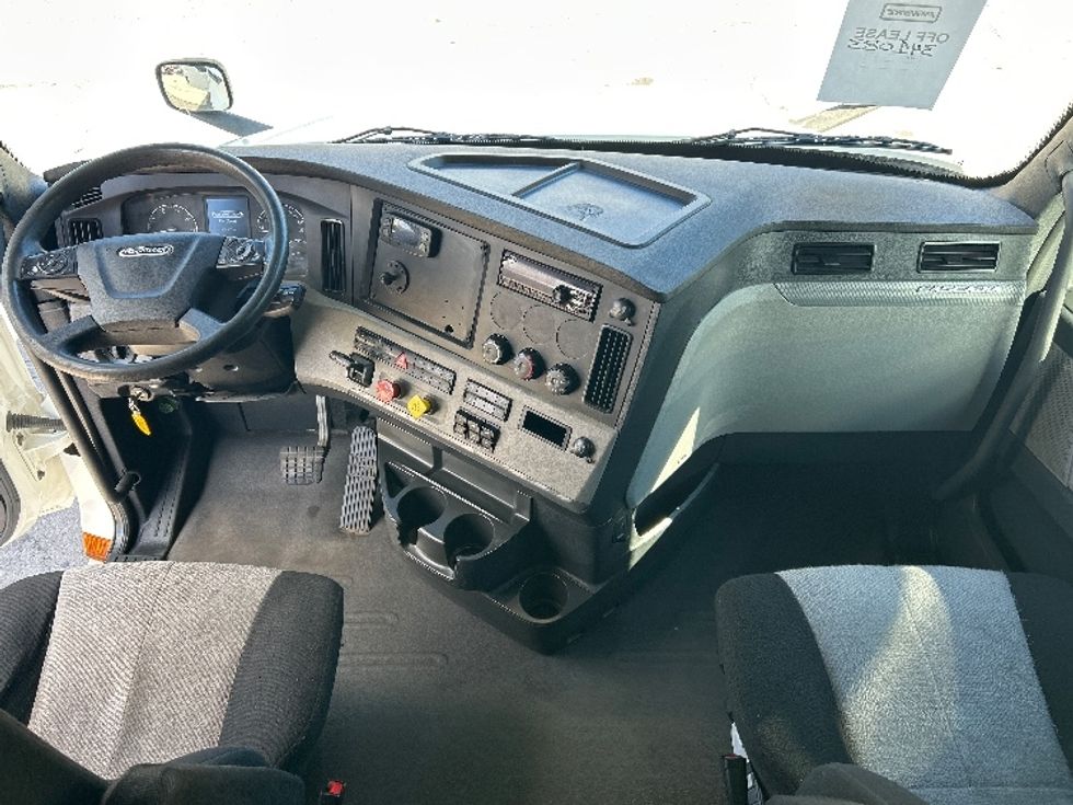 Sleeper Tractor-Heavy Duty Tractors-Freightliner-2020-T12664ST-Dalton-GA-458,353\n\t\tmiles-$ 66,000 - Image 12