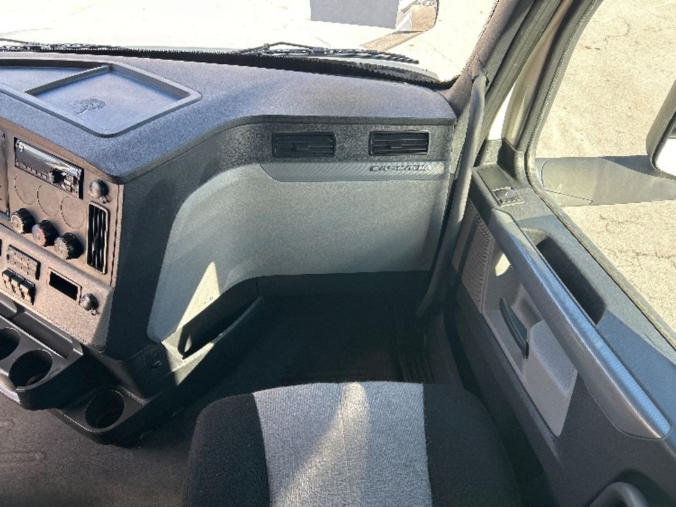 Sleeper Tractor-Heavy Duty Tractors-Freightliner-2020-T12664ST-Dalton-GA-458,353\n\t\tmiles-$ 66,000 - Image 14