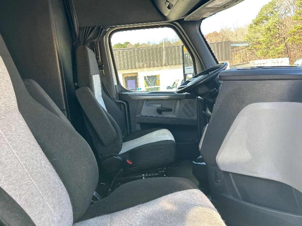 Sleeper Tractor-Heavy Duty Tractors-Freightliner-2020-T12664ST-Dalton-GA-458,353\n\t\tmiles-$ 66,000 - Image 15