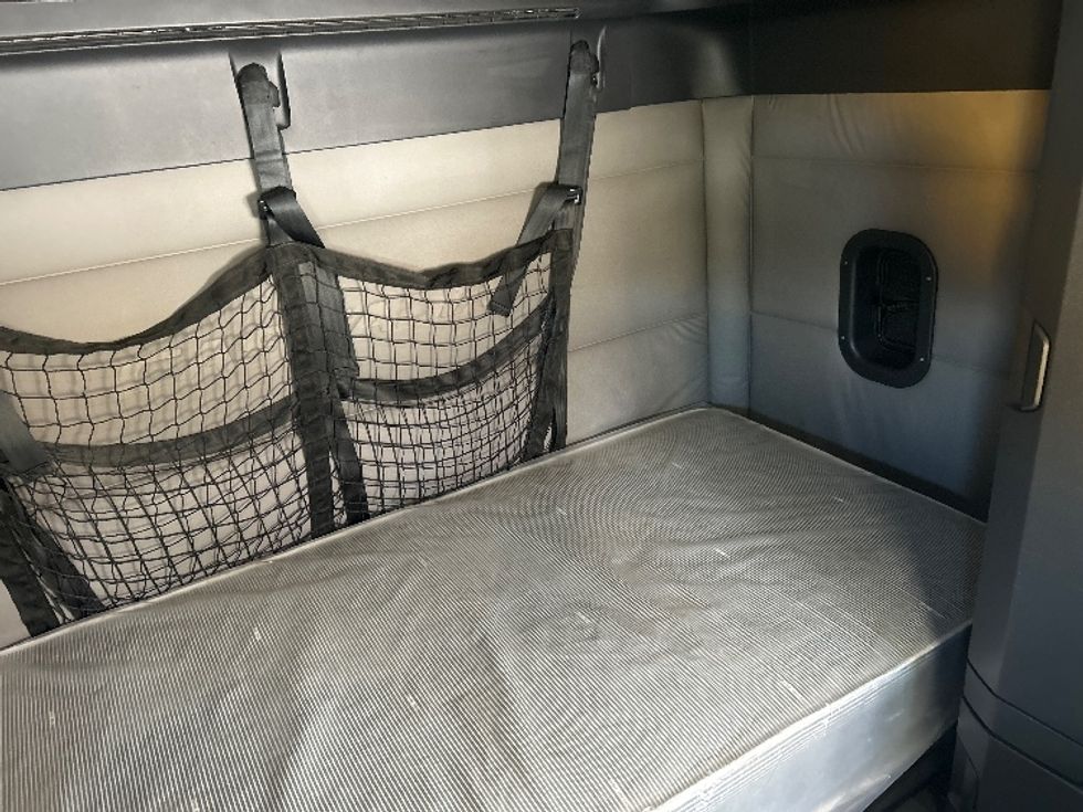 Sleeper Tractor-Heavy Duty Tractors-Freightliner-2020-T12664ST-Dalton-GA-458,353\n\t\tmiles-$ 66,000 - Image 17