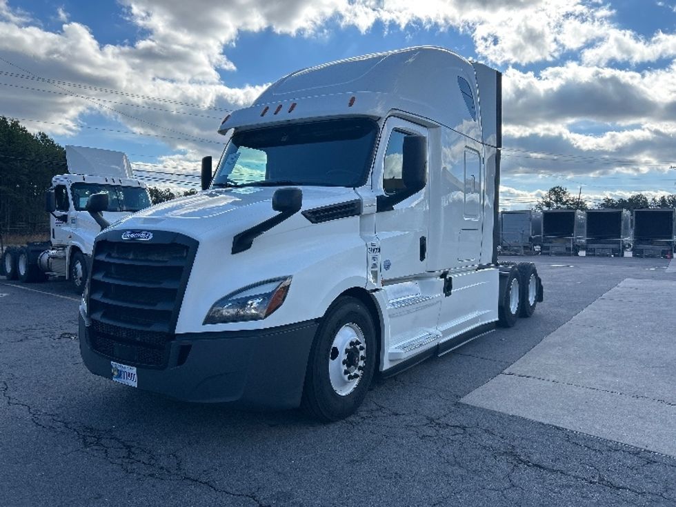 Sleeper Tractor-Heavy Duty Tractors-Freightliner-2020-T12664ST-Dalton-GA-458,353\n\t\tmiles-$ 66,000 - Image 3