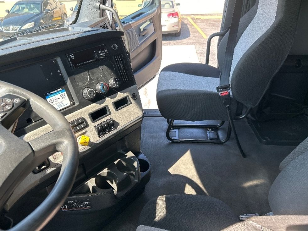 Sleeper Tractor-Heavy Duty Tractors-Freightliner-2020-T12664ST-Dalton-GA-556,983\n\t\tmiles-$ 58,500 - Image 10