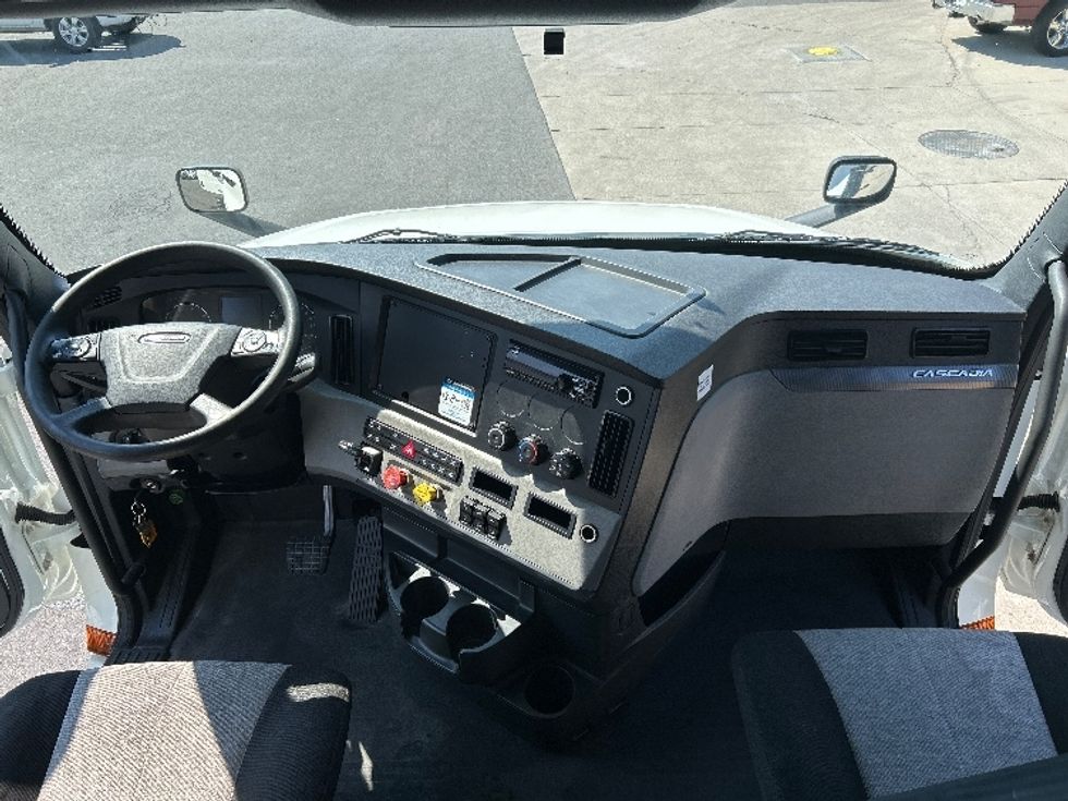 Sleeper Tractor-Heavy Duty Tractors-Freightliner-2020-T12664ST-Dalton-GA-556,983\n\t\tmiles-$ 58,500 - Image 12