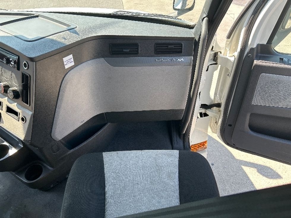 Sleeper Tractor-Heavy Duty Tractors-Freightliner-2020-T12664ST-Dalton-GA-556,983\n\t\tmiles-$ 58,500 - Image 14