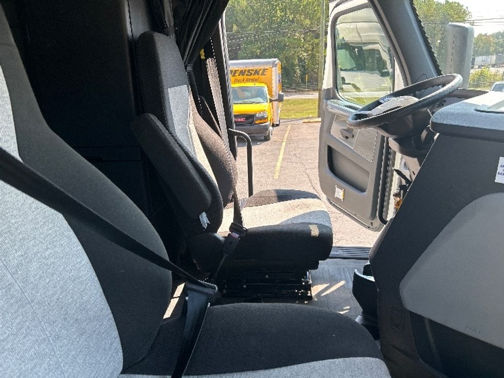 Sleeper Tractor-Heavy Duty Tractors-Freightliner-2020-T12664ST-Dalton-GA-556,983\n\t\tmiles-$ 58,500 - Image 15