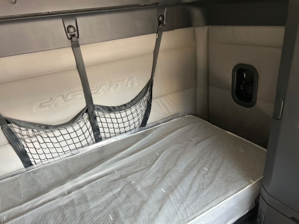 Sleeper Tractor-Heavy Duty Tractors-Freightliner-2020-T12664ST-Dalton-GA-556,983\n\t\tmiles-$ 58,500 - Image 17