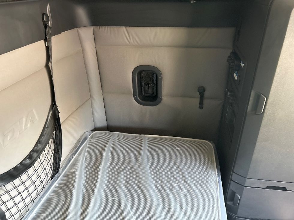 Sleeper Tractor-Heavy Duty Tractors-Freightliner-2020-T12664ST-Dalton-GA-556,983\n\t\tmiles-$ 58,500 - Image 18