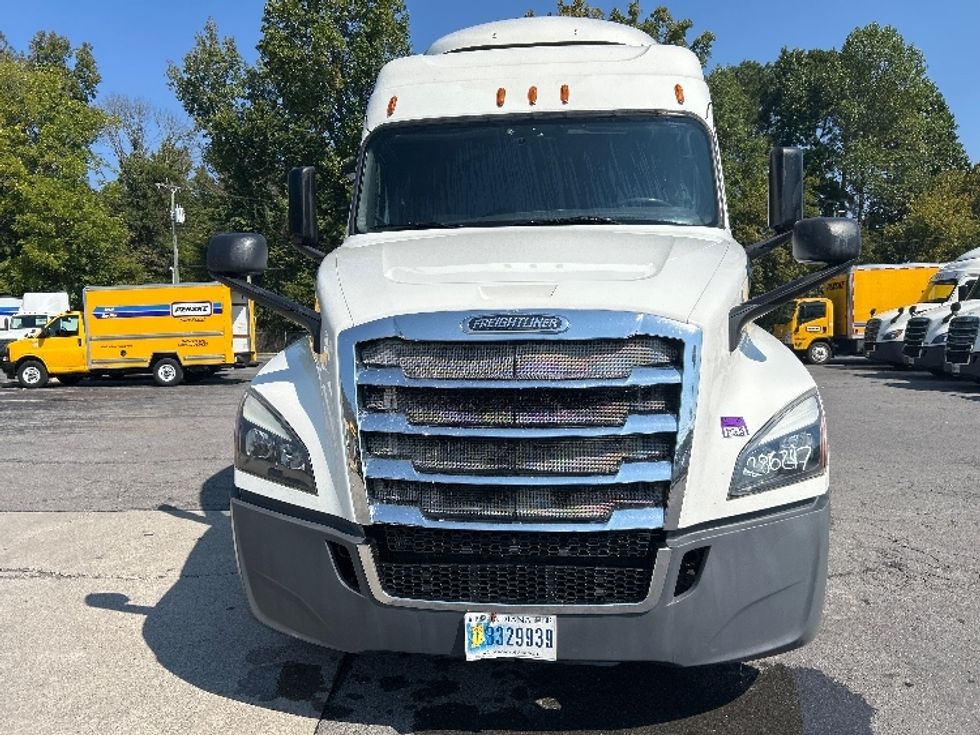Sleeper Tractor-Heavy Duty Tractors-Freightliner-2020-T12664ST-Dalton-GA-556,983\n\t\tmiles-$ 58,500 - Image 2