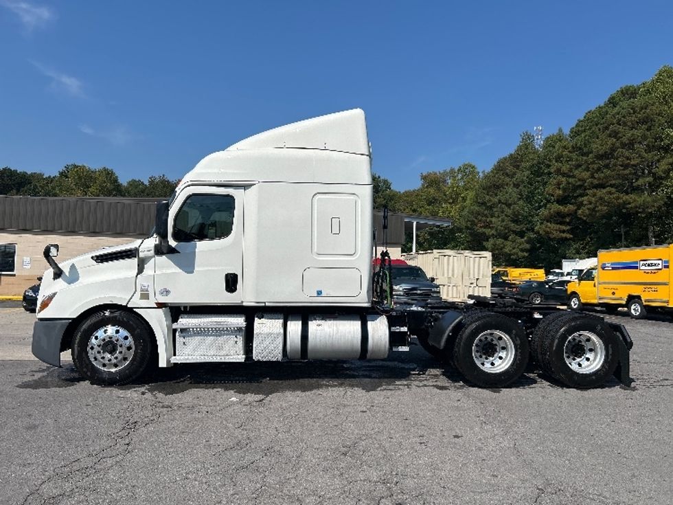 Sleeper Tractor-Heavy Duty Tractors-Freightliner-2020-T12664ST-Dalton-GA-556,983\n\t\tmiles-$ 58,500 - Image 4