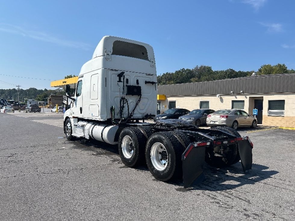 Sleeper Tractor-Heavy Duty Tractors-Freightliner-2020-T12664ST-Dalton-GA-556,983\n\t\tmiles-$ 58,500 - Image 5