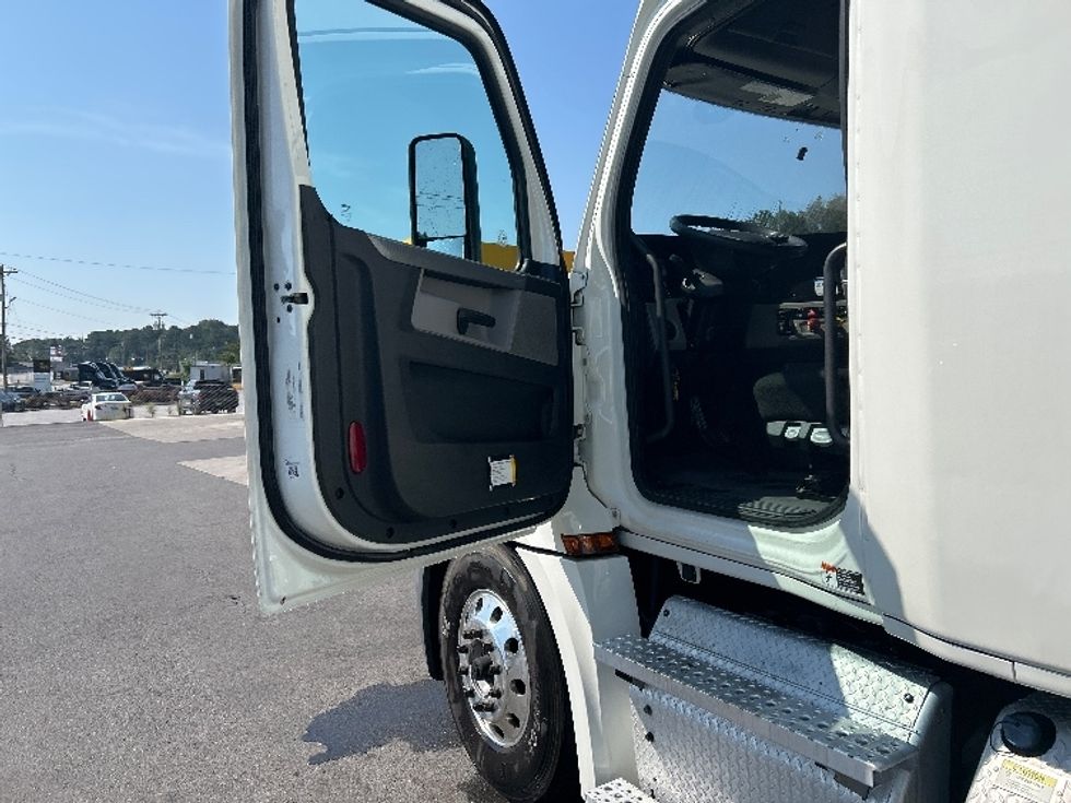 Sleeper Tractor-Heavy Duty Tractors-Freightliner-2020-T12664ST-Dalton-GA-556,983\n\t\tmiles-$ 58,500 - Image 9