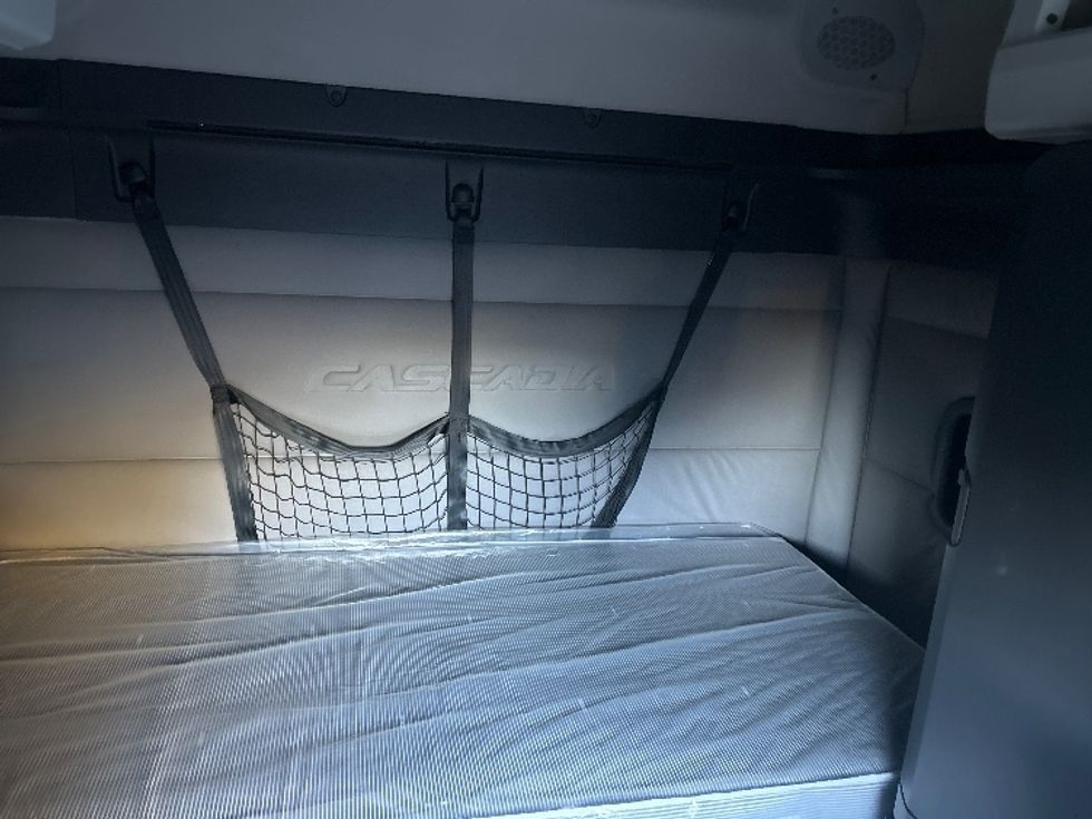 Sleeper Tractor-Heavy Duty Tractors-Freightliner-2020-T12664ST-Dalton-GA-580,585\n\t\tmiles-$ 55,750 - Image 16