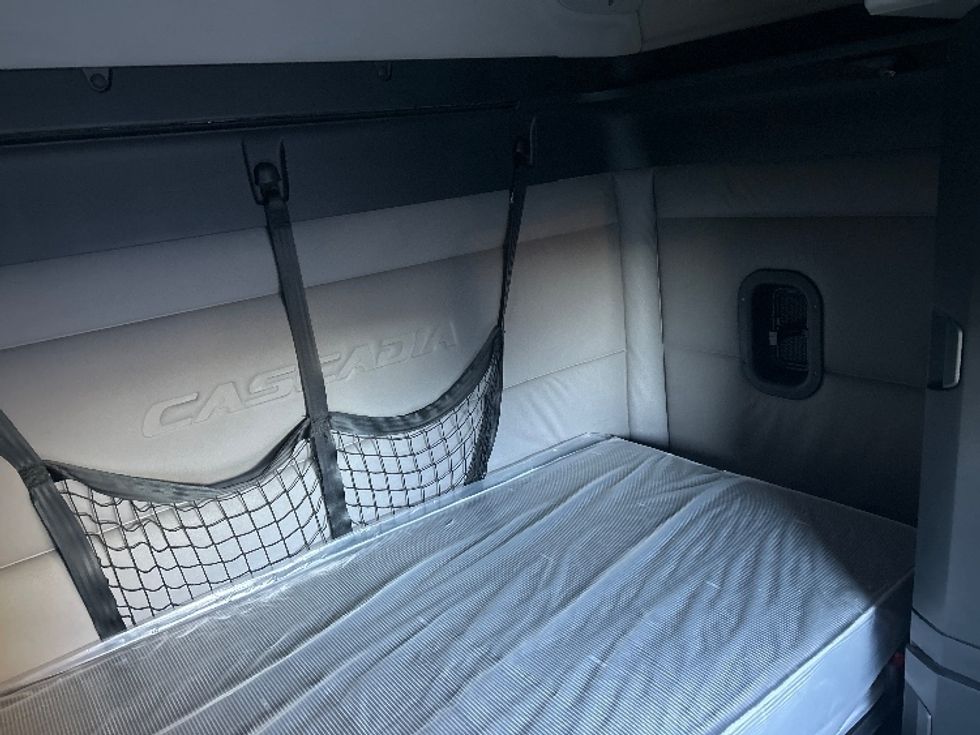 Sleeper Tractor-Heavy Duty Tractors-Freightliner-2020-T12664ST-Dalton-GA-580,585\n\t\tmiles-$ 55,750 - Image 17