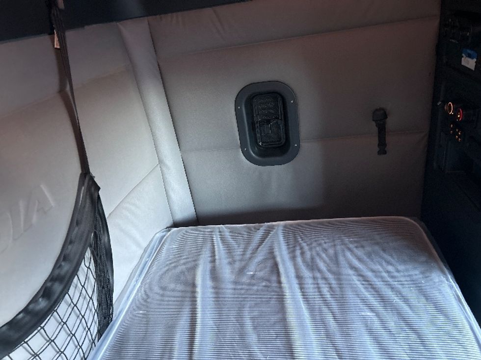 Sleeper Tractor-Heavy Duty Tractors-Freightliner-2020-T12664ST-Dalton-GA-580,585\n\t\tmiles-$ 55,750 - Image 18