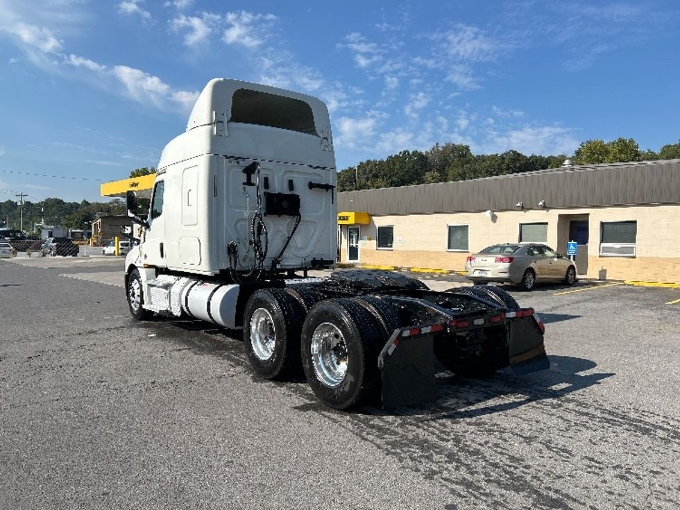 Sleeper Tractor-Heavy Duty Tractors-Freightliner-2020-T12664ST-Dalton-GA-580,585\n\t\tmiles-$ 55,750 - Image 5