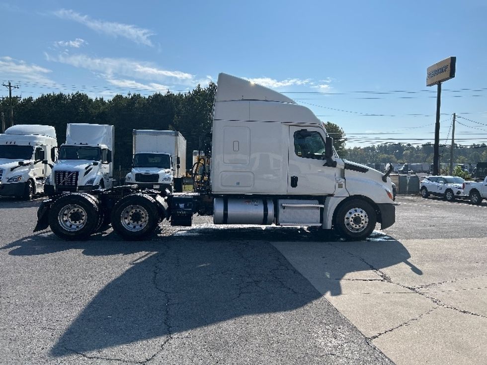 Sleeper Tractor-Heavy Duty Tractors-Freightliner-2020-T12664ST-Dalton-GA-580,585\n\t\tmiles-$ 55,750 - Image 8